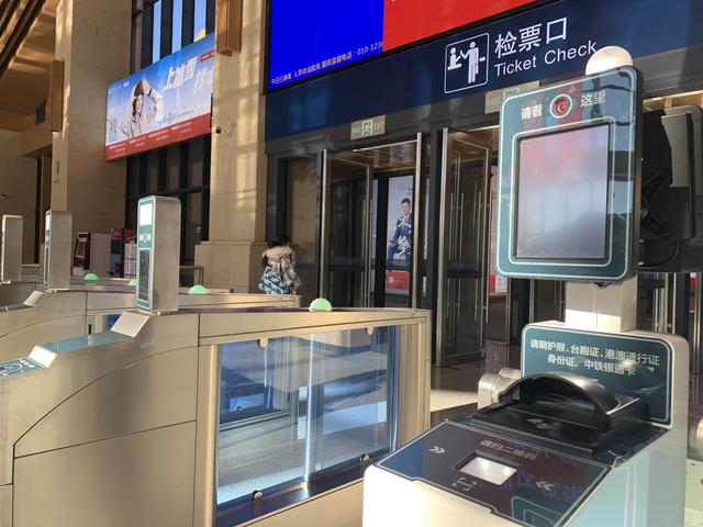揭秘冬奥“黑科技”| 12306“奥运服务专区”上线！冬奥列车推出多语种票务服务